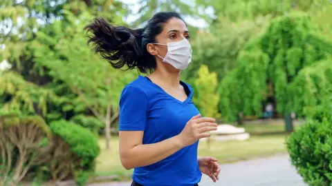 woman running with face mask on
