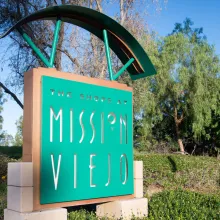 shops at mission viejo sign