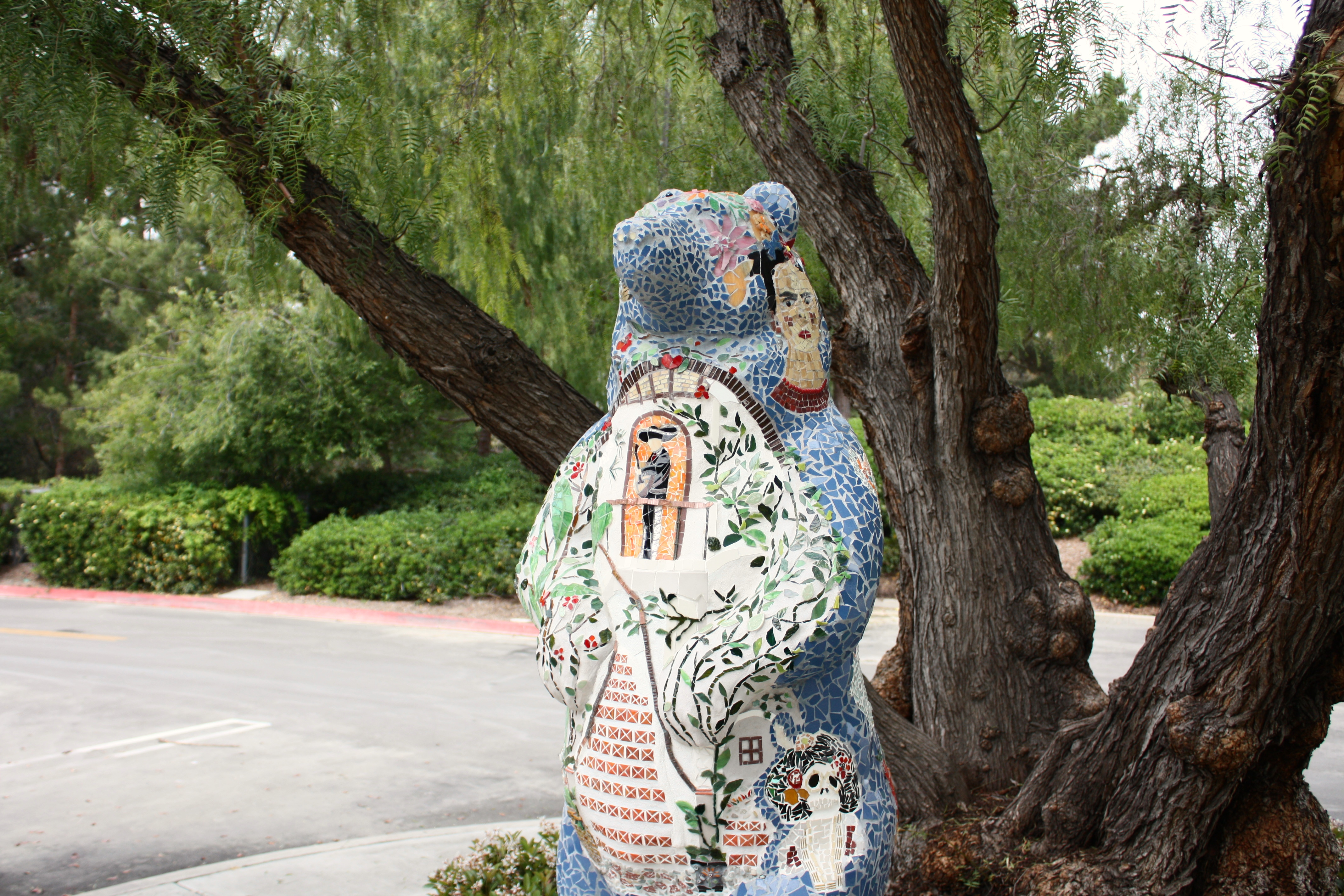 Mosaic Folklorico Bear outside Potocki